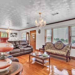 Cushman Ct, 2BR, Walk to dining / shopping