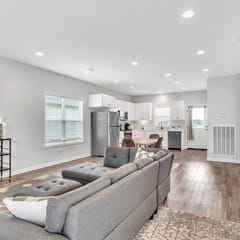 Green Light Cottage, 2BR, patio w/ grill