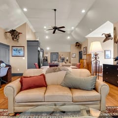 Starr Loft, Walk to Walk Ons, Hidden Gem!