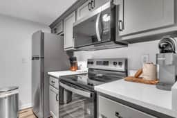 Angel’s Crossing, Walk to Campus, Pet Friendly! - Image 2