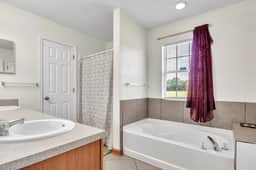 Boyds Place, 2 Miles to MSU, Quiet Luxury - Image 5