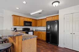 Bulldog Bungalow, 3BR Townhome, Family - Image 3