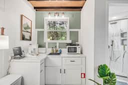 Cedar Cave, Tiny Home Escape, 2 mi to MSU - Image 4