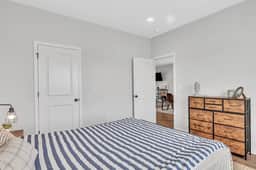 Green Light Cottage, 2BR, patio w/ grill - Image 2