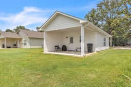 Green Light Cottage, 2BR, patio w/ grill - Image 3