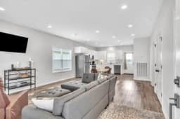 Green Light Retreat, 2BR, Columbus - Image 3