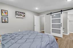 Close to MSU | Luxury | Smart TVs - Image 3