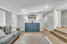 Close to MSU | Luxury | Smart TVs - Image 4