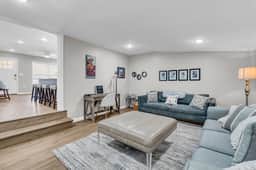 Close to MSU | Luxury | Smart TVs - Image 5