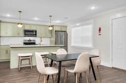 Downtown Access | Spacious | Family Space - Image 4