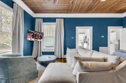 Southern Gent, Cozy King Suite, 1BR Near MSU - Image 2