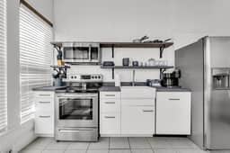 Southern Gent, Cozy King Suite, 1BR Near MSU - Image 5