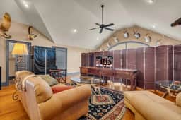 Starr Loft, Walk to Walk Ons, Hidden Gem! - Image 2