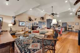 Starr Loft, Walk to Walk Ons, Hidden Gem! - Image 3