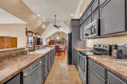 Starr Loft, Walk to Walk Ons, Hidden Gem! - Image 4