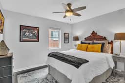 University Luxe, Heart of Cotton District! - Image 4