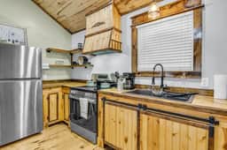 Carpenters Corner, Scenic, Tiny Luxury - Image 5