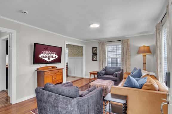 Canary Cottage, 3BR Near MSU, Patio and yard! - Image 1