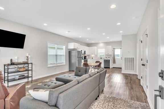 Green Light Haven, Comfort in Columbus, 2BR, Grill - Image 1