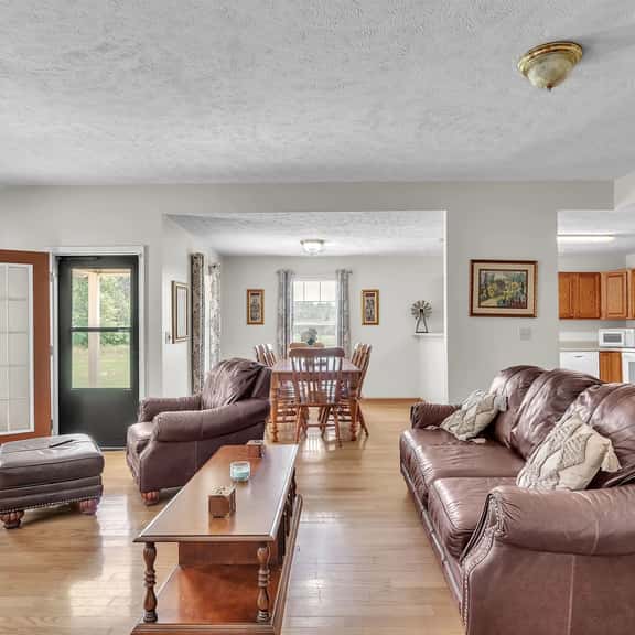 Boyds Place, 2 Miles to MSU, Quiet Luxury - Image 1