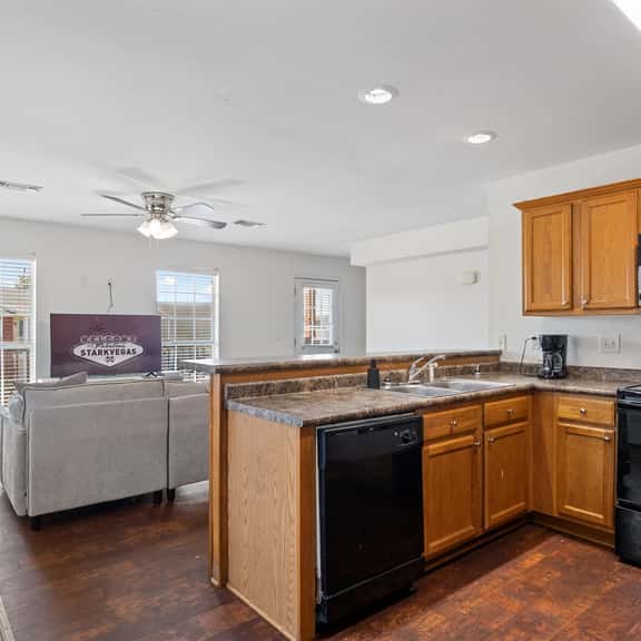 Bulldog Bungalow, 3BR Townhome, Family - Image 1