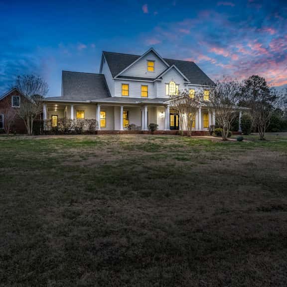 Close to MSU | Spacious | Grill Deck - Image 1