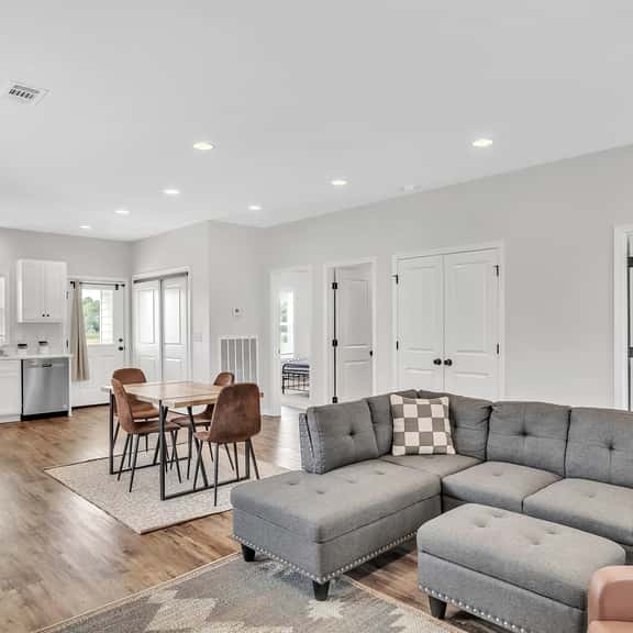 Green Light Retreat, 2BR, Columbus - Image 1