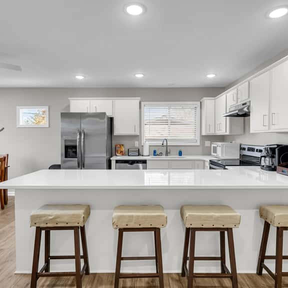 Close to MSU | Luxury | Smart TVs - Image 1