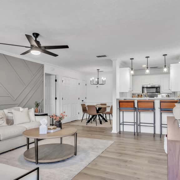 Madelon Manor, Game Day, Convenient - Image 1