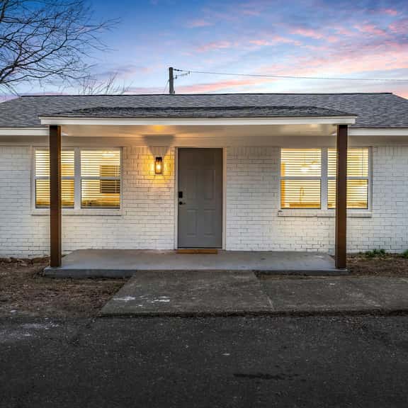 Downtown Access | Spacious | Family Space - Image 1
