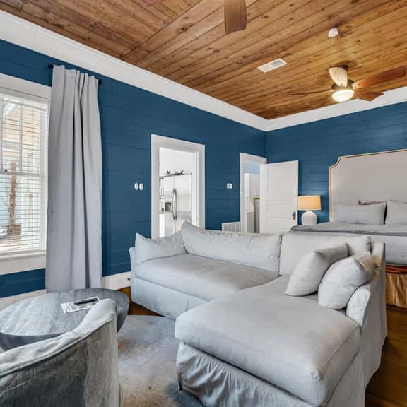 Southern Gent, Cozy King Suite, 1BR Near MSU - Image 1