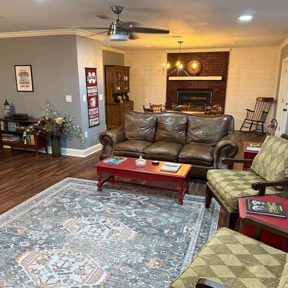 Stark Vegas DawgDaze, 4 BR Near MSU, Go Dawgs! - Image 1