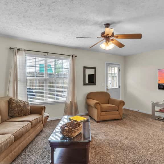 Starr Living, MSU and Oby's, Quiet 3BR Townhome - Image 1