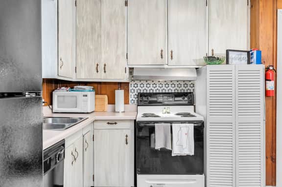 Maxwell 104 Cotton District, Parking, Pet-Friendly - Image 3
