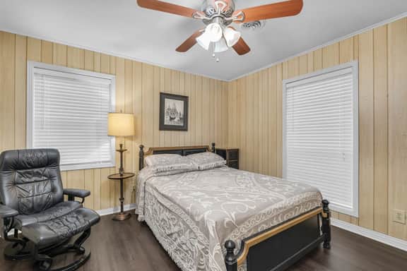 913 Camphouse | Cozy MSU Home w/ screened Patio - Image 4