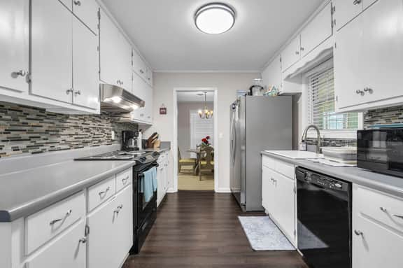 913 Camphouse | Cozy MSU Home w/ screened Patio - Image 2
