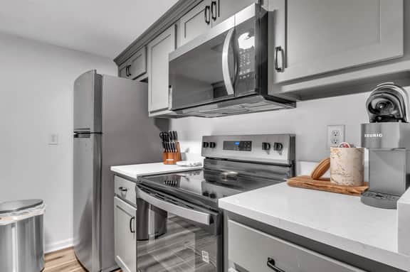 Angel’s Crossing, Walk to Campus, Pet Friendly! - Image 2