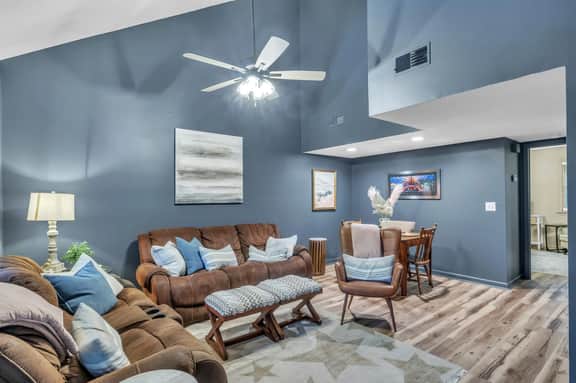 Angel’s Crossing, Walk to Campus, Pet Friendly! - Image 4