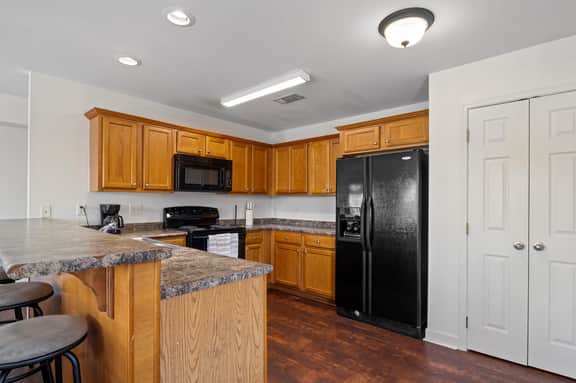 Bulldog Bungalow, 3BR Townhome, Family - Image 3