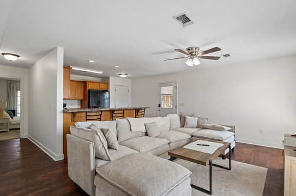 Bulldog Bungalow, 3BR Townhome, Family - Image 5