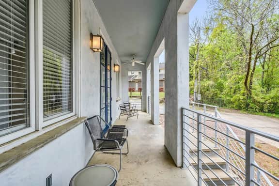 Bulldog Grand Chalet, Cotton District Location! - Image 2