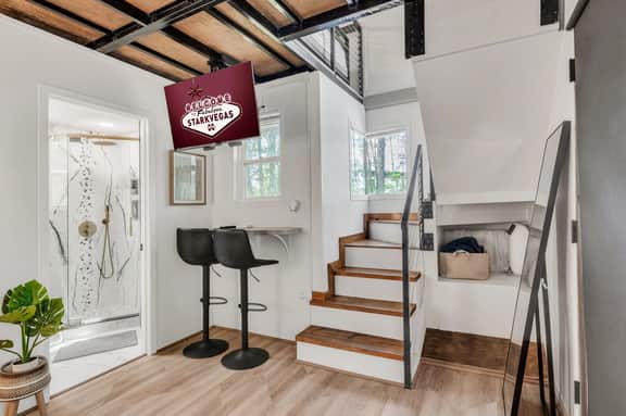 Cedar Cave, Tiny Home Escape, 2 mi to MSU - Image 3