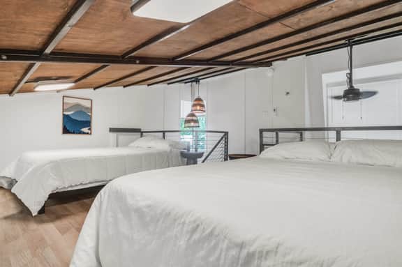 Cedar Cave, Tiny Home Escape, 2 mi to MSU - Image 2