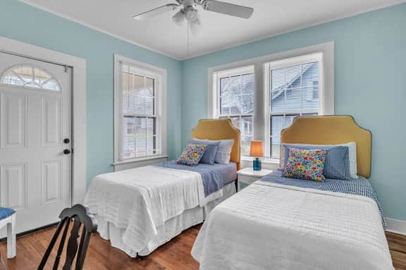 Colorful Cottage, Fenced Yard, Downtown MSU - Image 5