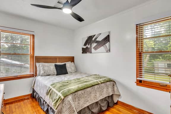 Cushman Ct, 2BR, Walk to dining / shopping - Image 3