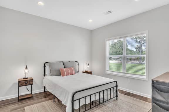 Green Light Retreat, 2BR, Columbus - Image 4