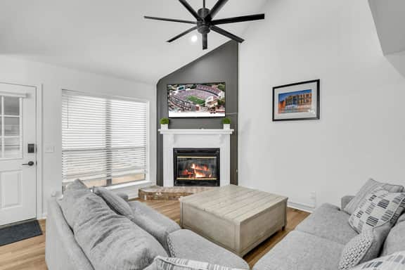 Heart of MSU Modern Townhouse | 3BR | Garage - Image 5