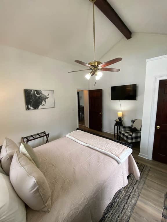 Lions Den, Sleep Like a King! - Image 4
