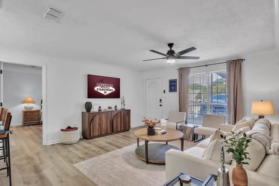 Madelon Manor, Game Day, Convenient - Image 2
