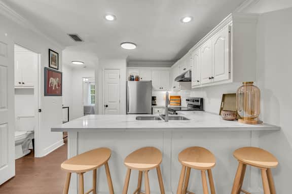 Santa Anita Furlong, Downtown MSU, 2BR - Image 4
